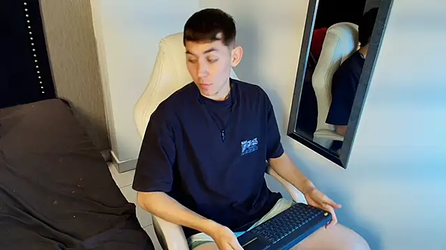 LoganFoster  online show from January 7, 2026, 8:36 pm