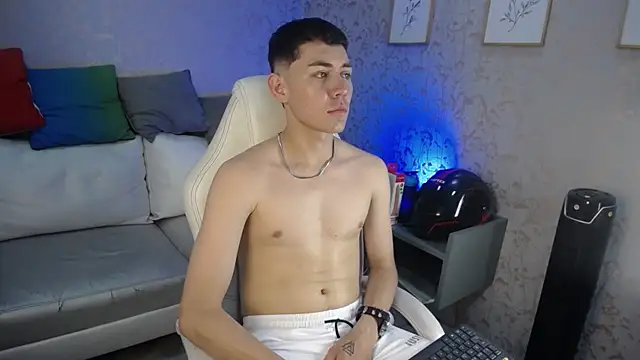 LoganFoster  online show from December 18, 2025, 8:34 pm