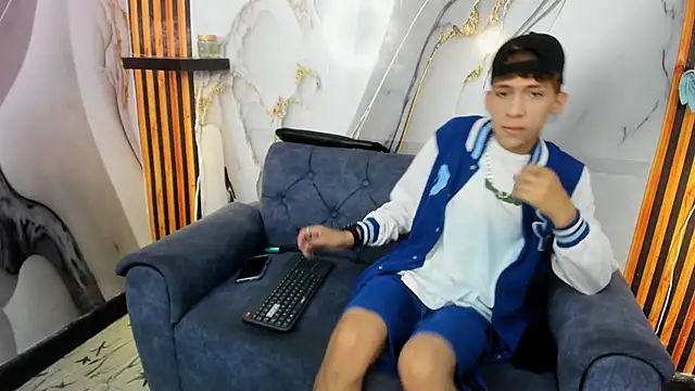 Snapshot of Alex_LatinBoy18 chatting on November 25, 2025, 8:31 pm Alex LatinBoy18 online show from November 25, 2025, 8:31 pm