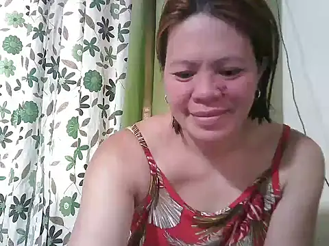 Snapshot of Smilinglovely chatting on June 22, 2026, 5:04 am Smilinglovely online show from June 22, 2026, 5:04 am