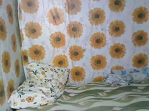 Smilinglovely online show from March 28, 2026, 7:04 pm