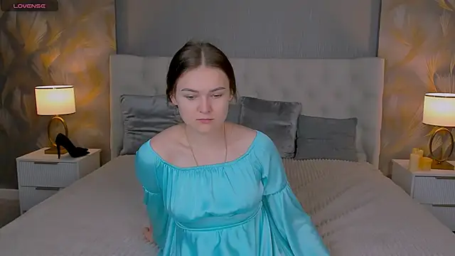 GLORIA BLOOM online show from November 30, 2025, 8:42 pm