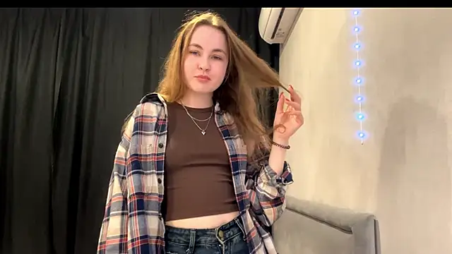 Snapshot of PrettyGhost chatting on November 25, 2025, 3:12 pm PrettyGhost online show from November 25, 2025, 3:12 pm