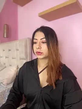 MaddieHunter online show from November 26, 2025, 1:22 pm