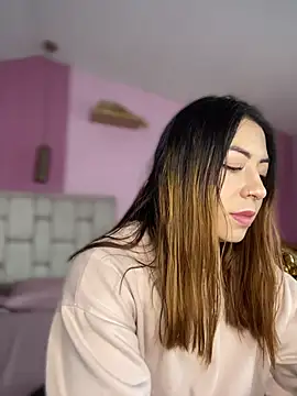 MaddieHunter online show from November 29, 2025, 1:00 pm