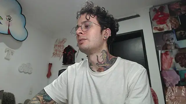 CryBoy13 online show from December 5, 2025, 4:22 am