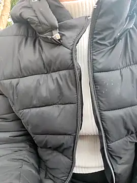 LianLaz online show from February 4, 2026, 9:04 am