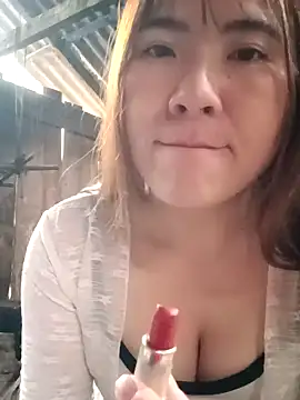 Lily-ross22 online show from December 4, 2025, 4:44 am