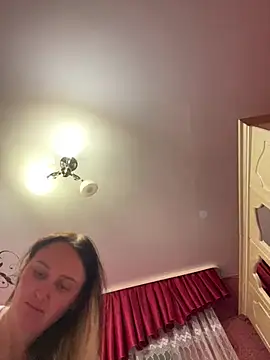 Snapshot of TomilaSi chatting on February 17, 2026, 8:28 pm TomilaSi online show from February 17, 2026, 8:28 pm