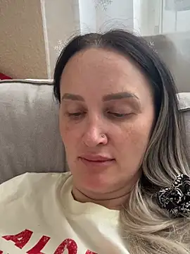 Snapshot of TomilaSi chatting on July 15, 2026, 10:44 am TomilaSi online show from July 15, 2026, 10:44 am