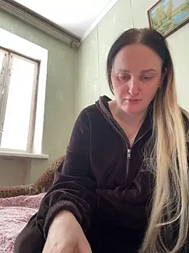 Snapshot of TomilaSi chatting on February 16, 2026, 7:29 am TomilaSi online show from February 16, 2026, 7:29 am