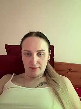 Snapshot of TomilaSi chatting on February 9, 2026, 11:47 pm TomilaSi online show from February 9, 2026, 11:47 pm