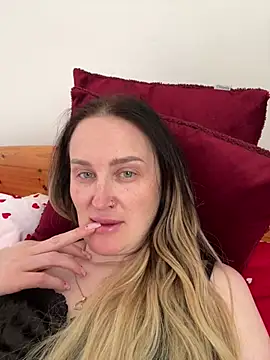 Snapshot of TomilaSi chatting on February 9, 2026, 10:46 am TomilaSi online show from February 9, 2026, 10:46 am