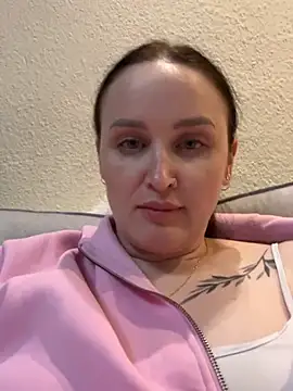 Snapshot of TomilaSi chatting on February 7, 2026, 9:12 pm TomilaSi online show from February 7, 2026, 9:12 pm