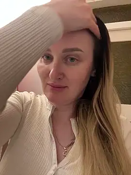 Snapshot of TomilaSi chatting on February 1, 2026, 11:47 pm TomilaSi online show from February 1, 2026, 11:47 pm