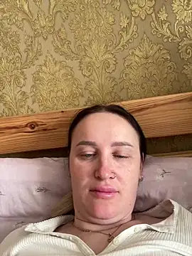 Snapshot of TomilaSi chatting on February 3, 2026, 10:42 am TomilaSi online show from February 3, 2026, 10:42 am