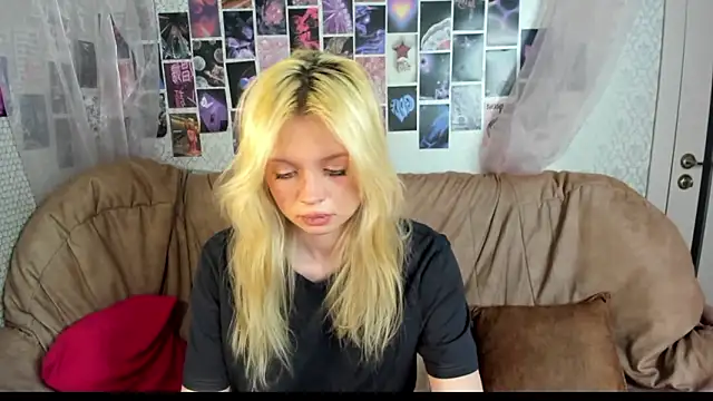 AlysaMeow online show from February 5, 2026, 1:51 pm