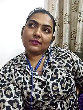 Tamil Smiley Queen online show from November 26, 2025, 5:57 pm