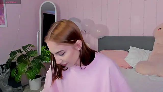 Snapshot of lally_cute chatting on March 3, 2026, 11:28 am lally cute online show from March 3, 2026, 11:28 am