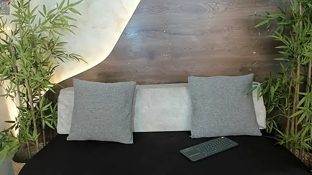 Snapshot of Lola_saenz_ chatting on December 2, 2025, 11:56 am Lola saenz online show from December 2, 2025, 11:56 am