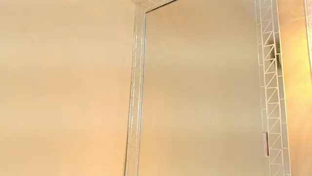 HallieStone online show from April 15, 2026, 12:21 pm