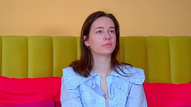 LilyLanes online show from December 1, 2025, 6:47 am