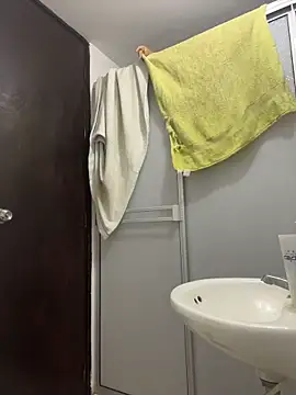 Snapshot of Miia_moonn chatting on December 14, 2025, 11:16 am Miia moonn online show from December 14, 2025, 11:16 am