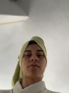 Snapshot of Miia_moonn chatting on December 16, 2025, 1:15 pm Miia moonn online show from December 16, 2025, 1:15 pm