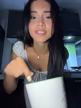 Snapshot of Miia_moonn chatting on February 9, 2026, 12:41 am Miia moonn online show from February 9, 2026, 12:41 am