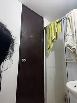 Snapshot of Miia_moonn chatting on December 17, 2025, 11:26 am Miia moonn online show from December 17, 2025, 11:26 am