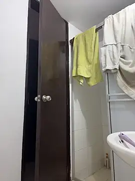 Snapshot of Miia_moonn chatting on December 20, 2025, 11:35 am Miia moonn online show from December 20, 2025, 11:35 am