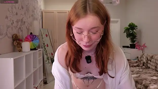Snapshot of eva_aria chatting on July 7, 2026, 7:23 am eva aria online show from July 7, 2026, 7:23 am