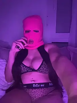 Snapshot of linaatchikita chatting on April 11, 2026, 11:19 pm linaatchikita online show from April 11, 2026, 11:19 pm