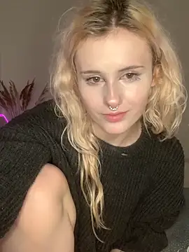 MilaElin online show from December 4, 2025, 10:31 pm