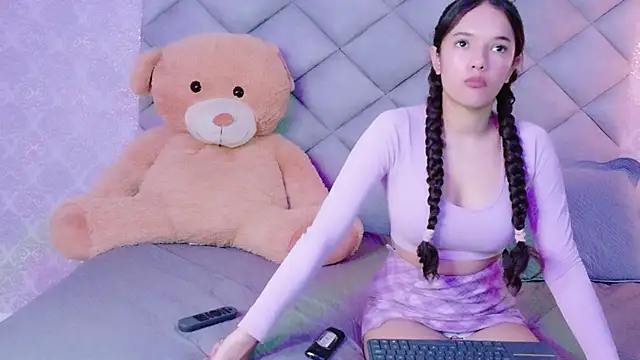 TinyCurlQueen online show from December 1, 2025, 7:15 pm