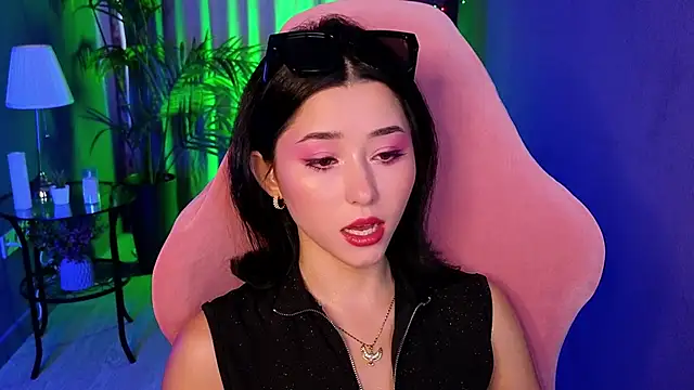 Snapshot of RedMidnight chatting on June 19, 2026, 3:29 pm RedMidnight online show from June 19, 2026, 3:29 pm