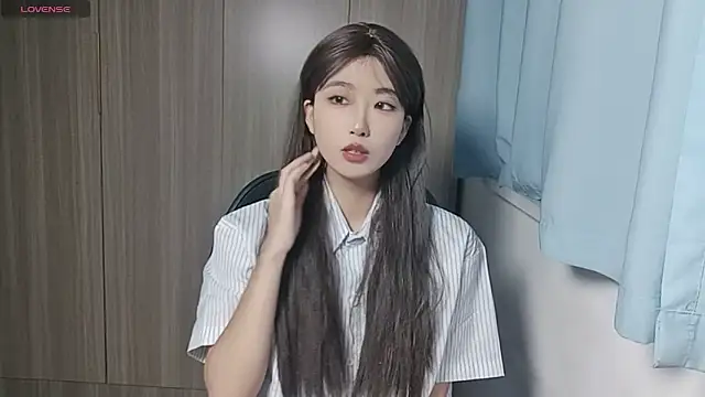 Yyoo-99 online show from November 30, 2025, 1:12 pm