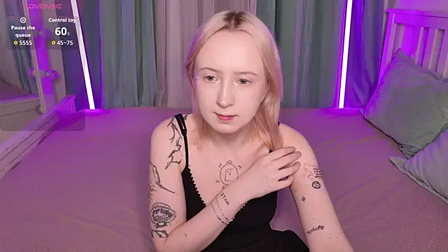 Snapshot of _Babyface_ chatting on December 1, 2025, 1:23 pm Babyface online show from December 1, 2025, 1:23 pm