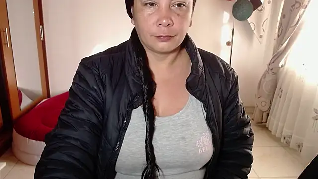 Snapshot of vivian-milf chatting on February 10, 2026, 12:26 pm vivian-milf online show from February 10, 2026, 12:26 pm