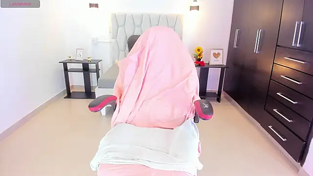 elenamilf online show from January 10, 2026, 7:31 pm