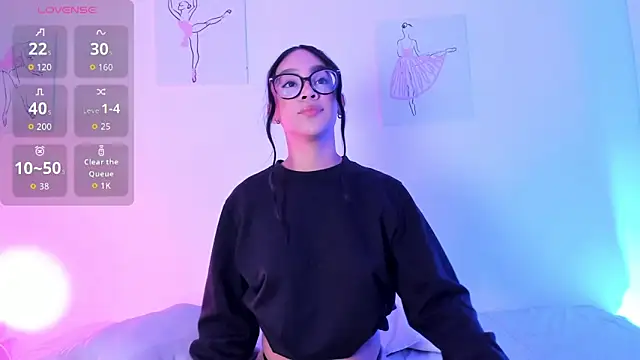 Klohewilliams  online show from December 3, 2025, 12:26 pm