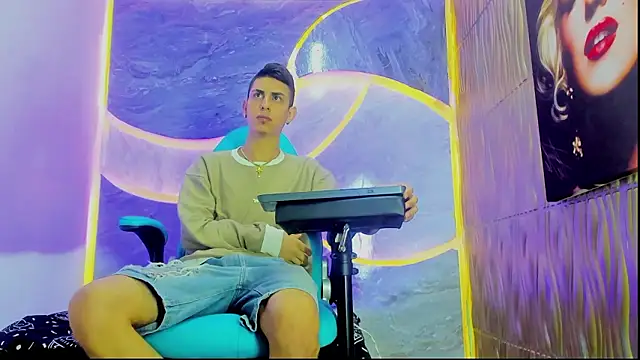 Snapshot of twink_scott_ chatting on February 3, 2026, 5:16 am twink scott online show from February 3, 2026, 5:16 am