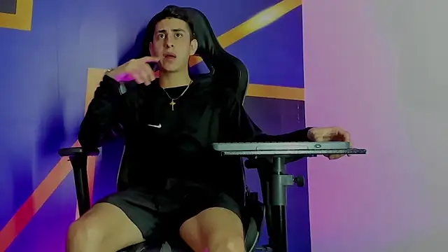 Snapshot of twink_scott_ chatting on December 3, 2025, 4:24 am twink scott online show from December 3, 2025, 4:24 am