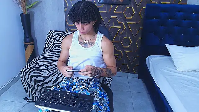 Snapshot of kim_curlyy chatting on June 4, 2026, 5:17 pm kim curlyy online show from June 4, 2026, 5:17 pm