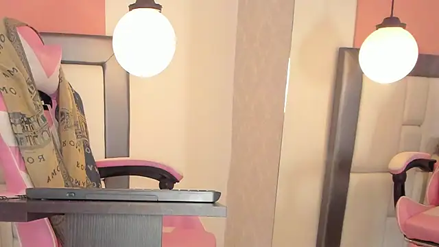 KarolWest  online show from December 2, 2025, 12:07 pm