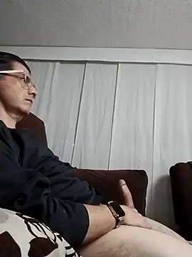 Fuegosutil online show from February 8, 2026, 5:27 am