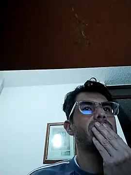 Fuegosutil online show from November 26, 2025, 3:28 am