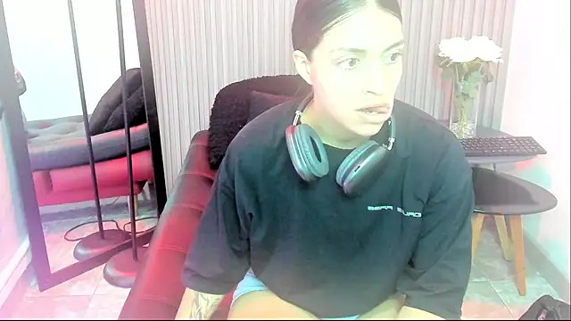 Violettacamss 69 online show from December 1, 2025, 1:34 pm