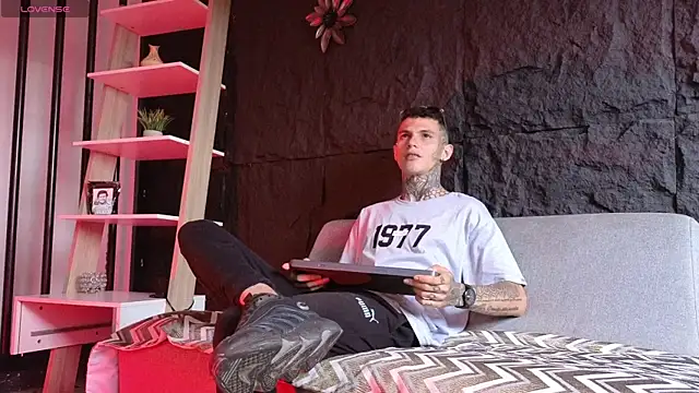 Paulo 527 online show from December 19, 2025, 8:44 pm