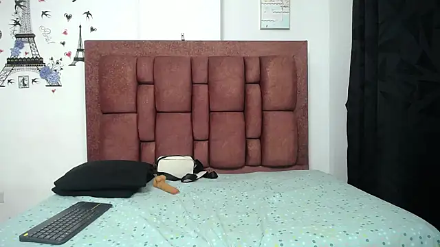 Snapshot of varascott chatting on February 15, 2026, 1:21 pm varascott online show from February 15, 2026, 1:21 pm